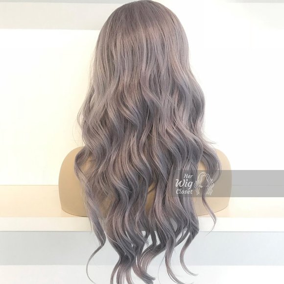 22" Silver Lace Front Wavy Wig | Kardashian - Picture 4 of 7